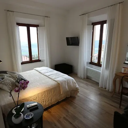 Al 32 Bed & Breakfast