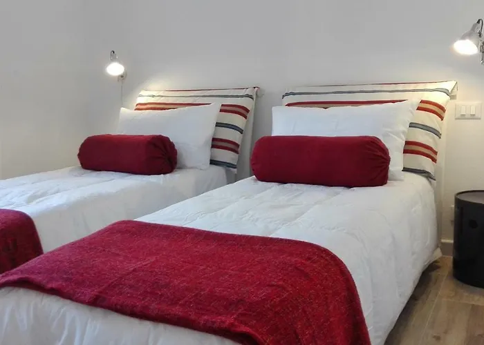 Al 32 לינה וארוחת בוקר 3*